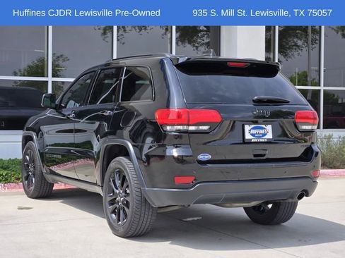 Used 2017 Jeep Grand Cherokee Limited image 5