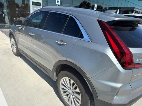 Used 2024 Cadillac XT4 Luxury w/ Cold Weather Package FWD image 3