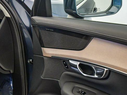 Certified 2025 Volvo XC90 B5 Plus w/ Protection Package Premier image 18