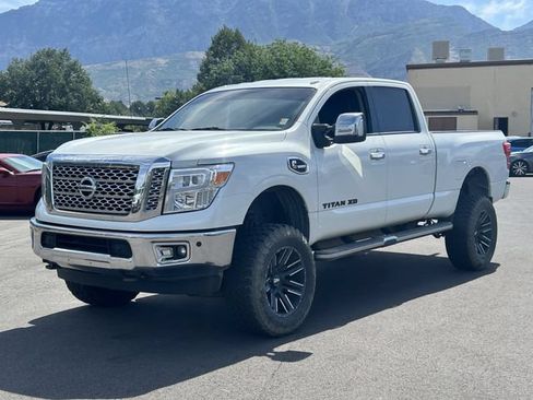 Used 2017 Nissan Titan SL AWD/4WD image 7