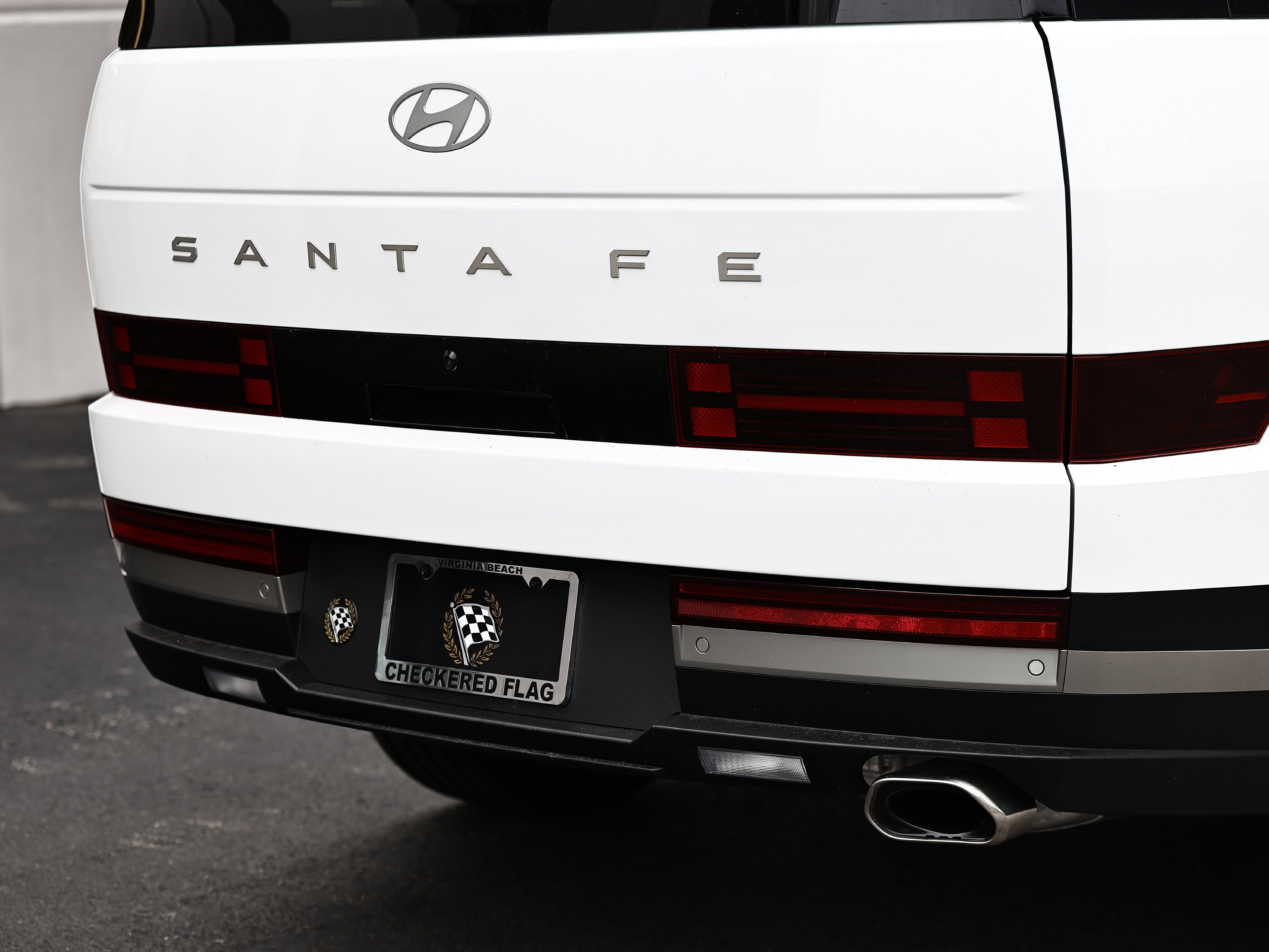 Used 2024 Hyundai Santa Fe Limited FWD image 9