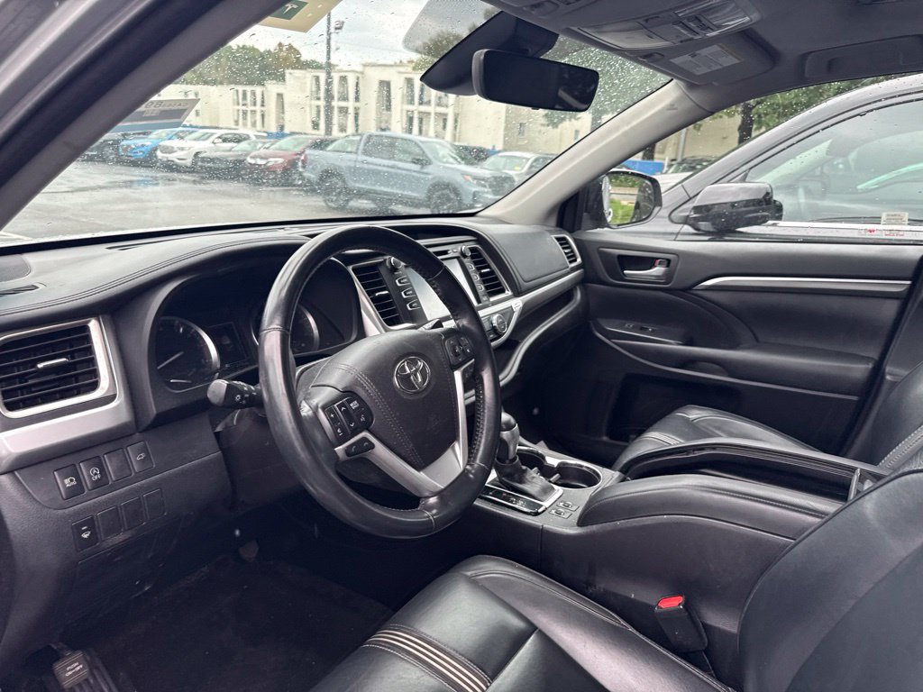 Used 2017 Toyota Highlander SE AWD/4WD image 9