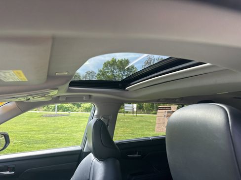 Used 2023 Toyota Highlander XLE FWD image 22