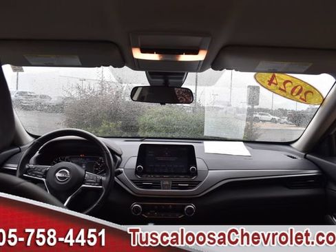Used 2024 Nissan Altima 2.5 SR FWD image 3