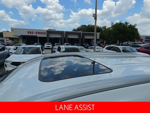 Used 2023 Toyota Highlander XLE FWD image 11