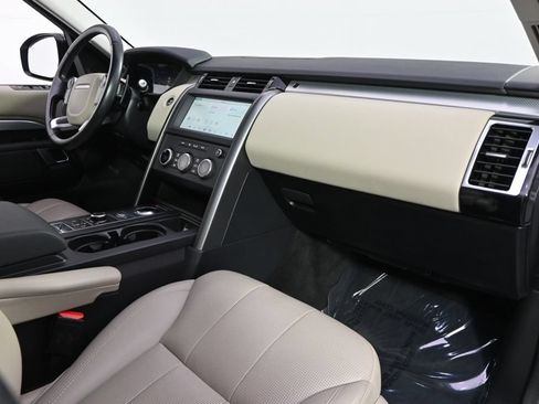 Used 2020 Land Rover Discovery Landmark AWD/4WD image 15