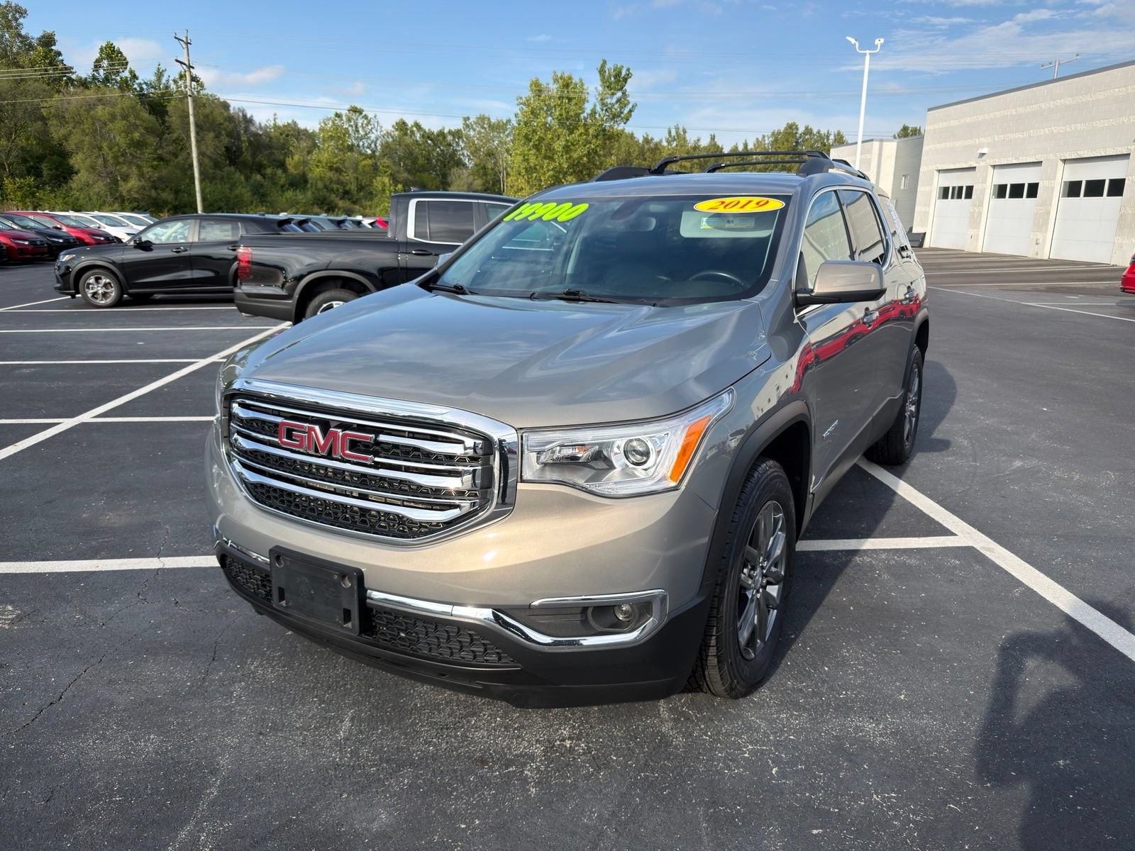 Used 2019 GMC Acadia SLT AWD/4WD image 2