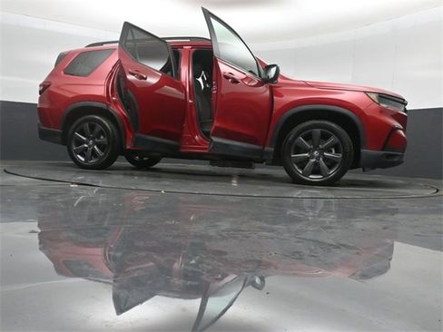 Used 2025 Honda Pilot Sport image 53