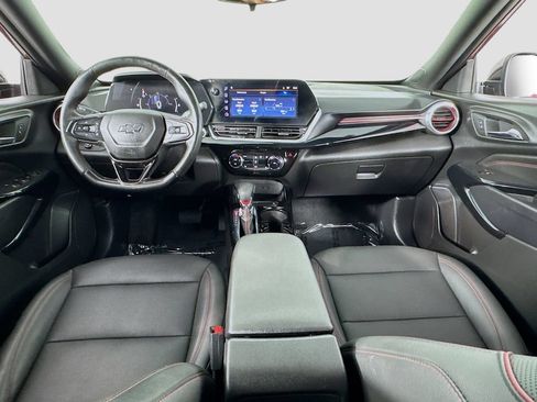 Used 2024 Chevrolet Trax RS w/ Sunroof Package FWD image 21