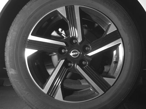 Used 2025 Nissan Sentra SV FWD image 18