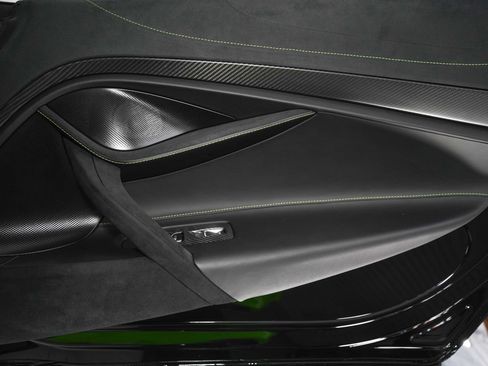 Used 2024 McLaren 750S Spider RWD image 35