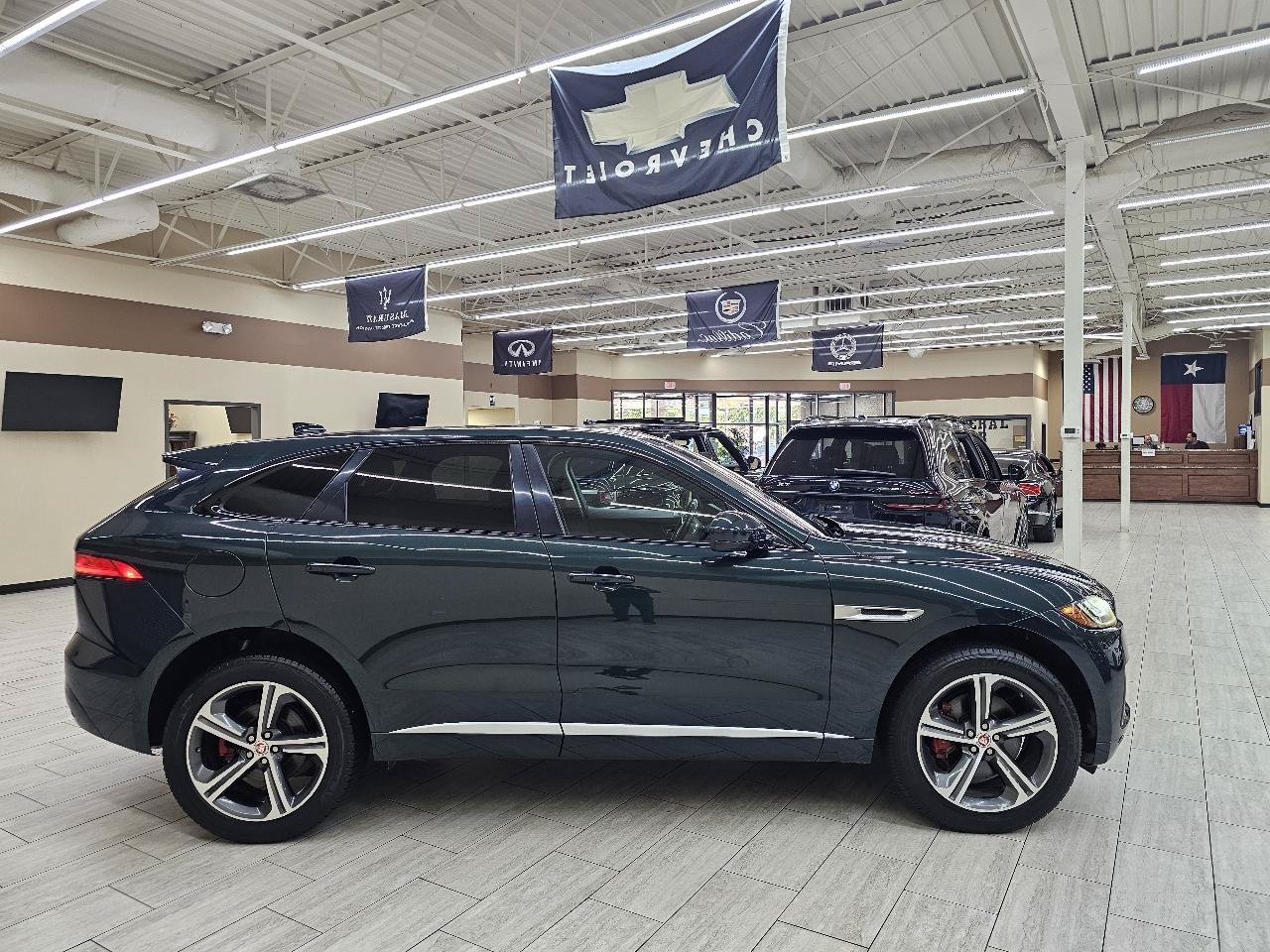 Used 2017 Jaguar F-PACE S AWD/4WD image 4