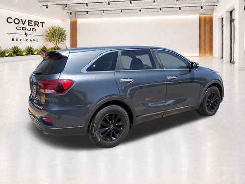 Used 2020 Kia Sorento FWD V6 image 11
