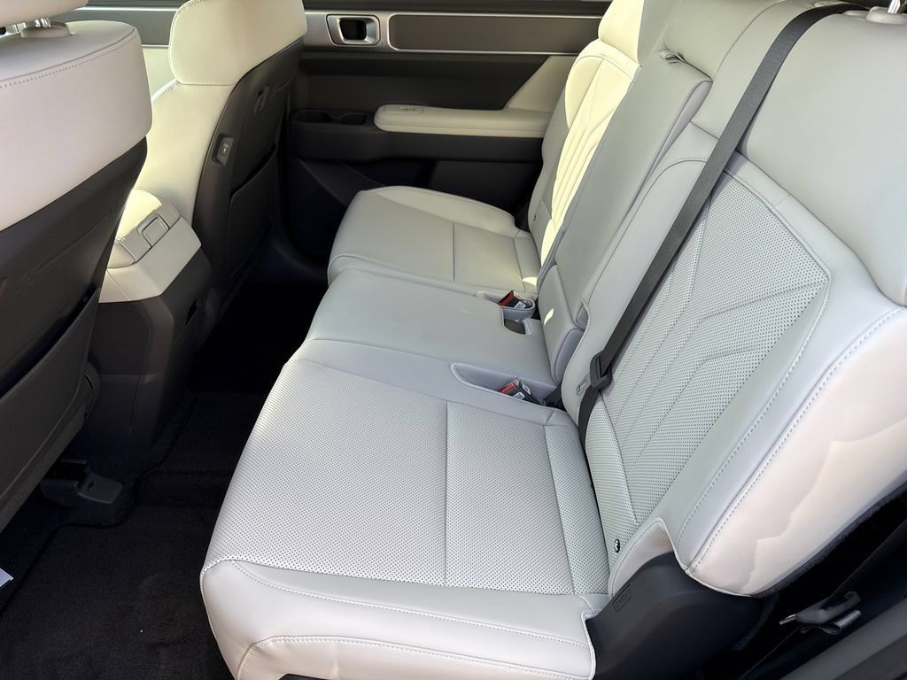 Used 2026 Hyundai Santa Fe SEL FWD image 17