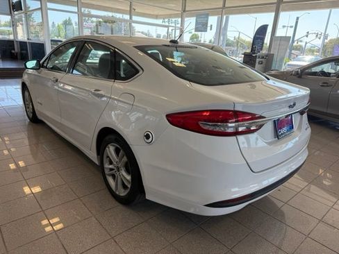 Used 2018 Ford Fusion SE w/ Equipment Group 602A FWD image 5
