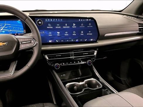 Used 2025 Chevrolet Traverse LT w/ Sun and Wheel Package image 7