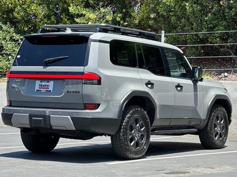 Used 2024 Lexus GX 550 AWD/4WD image 5