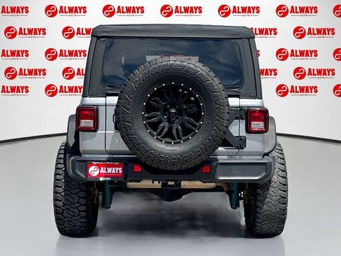 Used 2019 Jeep Wrangler Unlimited Sahara AWD/4WD image 7
