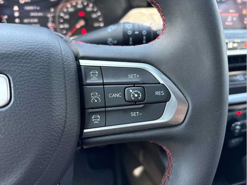 Used 2025 Jeep Compass Trailhawk AWD/4WD image 26