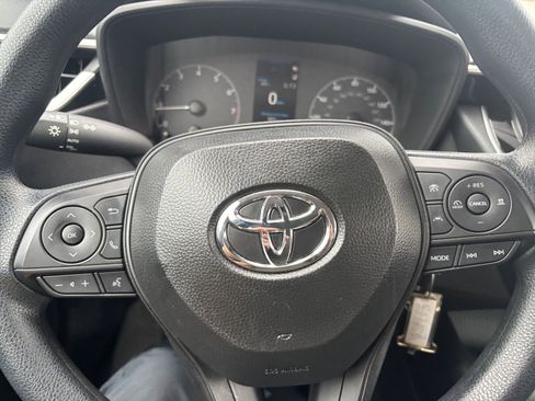 Used 2025 Toyota Corolla LE image 25