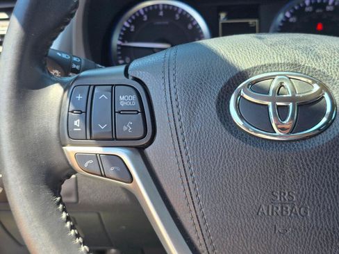 Used 2019 Toyota Highlander XLE AWD/4WD image 20