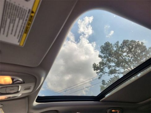 Used 2022 Jeep Compass Latitude w/ Sun and Sound Group image 18