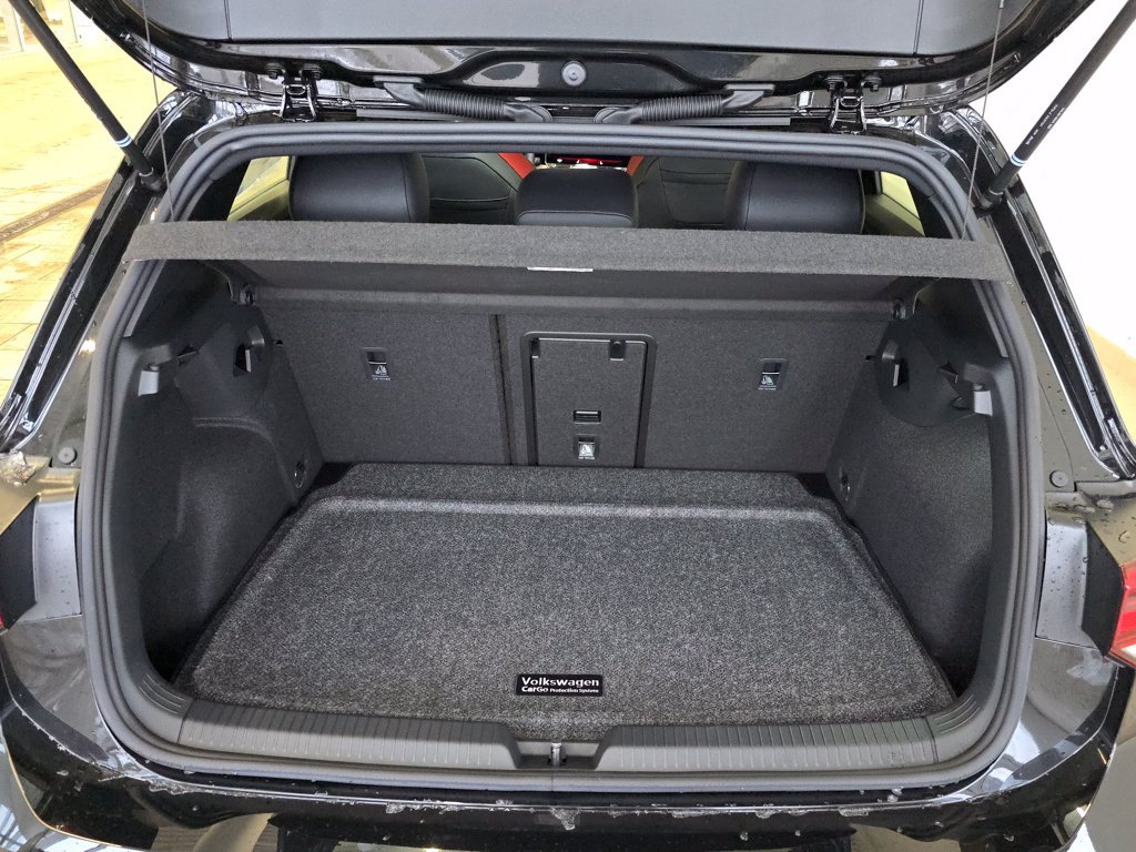 New 2026 Volkswagen GTI SE FWD image 7