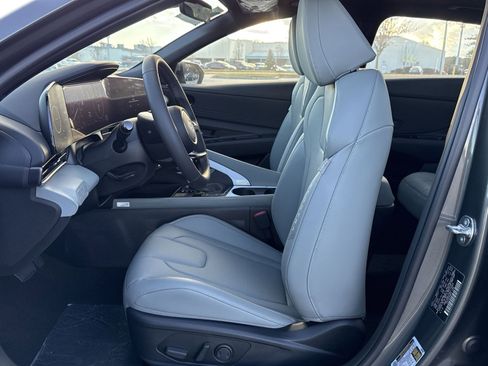 New 2025 Hyundai Elantra Limited image 13