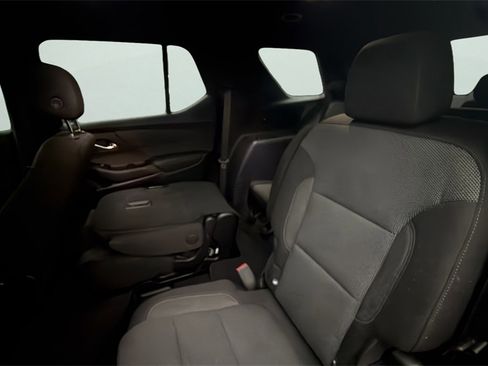 Used 2023 Chevrolet Traverse LT image 12