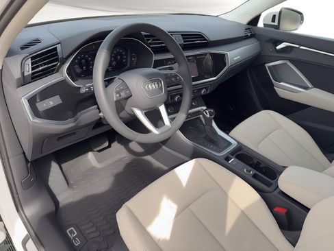 Used 2025 Audi Q3 2.0T Premium w/ Convenience Package AWD/4WD image 4