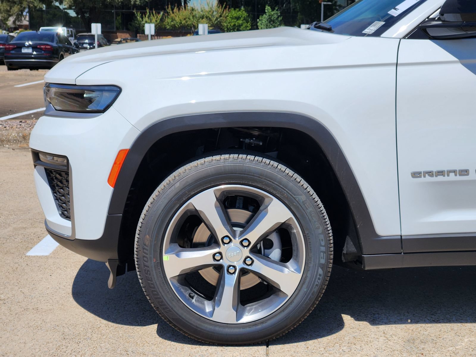 New 2026 Jeep Grand Cherokee Limited AWD/4WD image 12