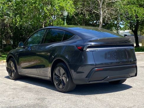 Used 2026 Tesla Model Y Long Range image 6