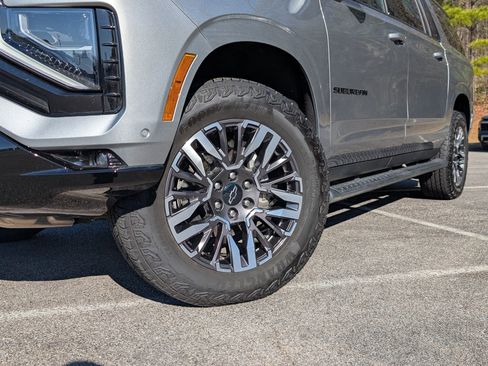 Used 2025 Chevrolet Suburban Z71 w/ Comfort Package image 37