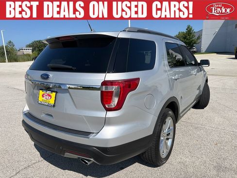 Used 2018 Ford Explorer XLT w/ Equipment Group 202A FWD image 3