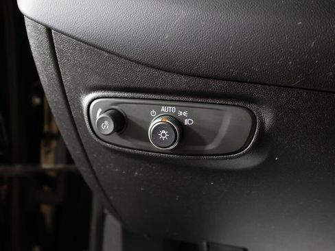 Used 2018 Chevrolet Equinox LT FWD image 33