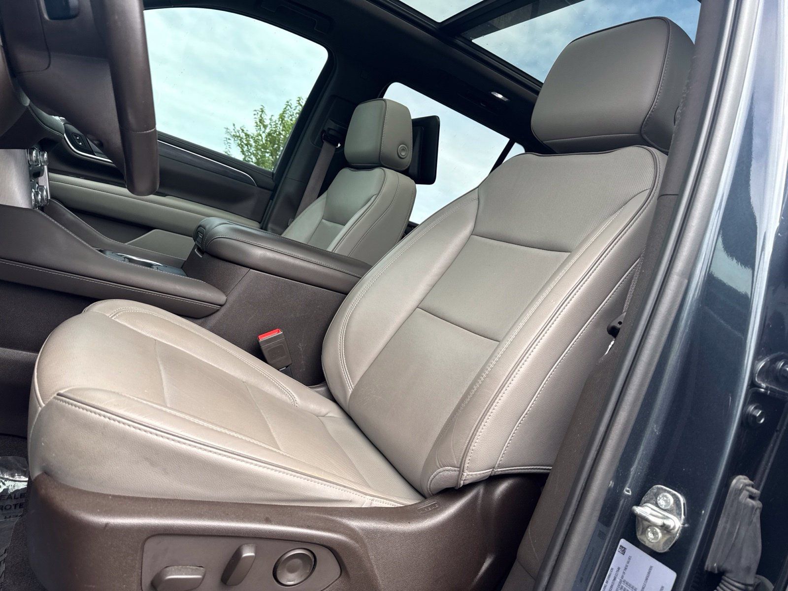 Used 2021 GMC Yukon SLT w/ SLT Luxury Plus Package AWD/4WD image 18