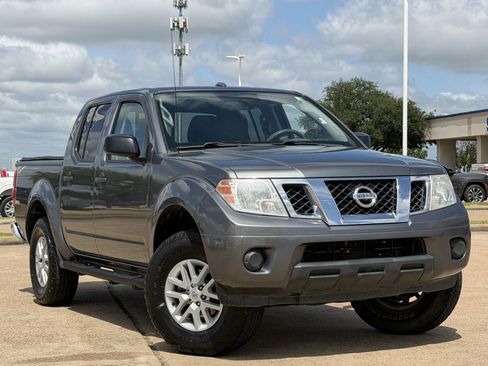 Used 2017 Nissan Frontier SV RWD image 2