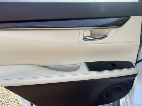 Used 2018 Lexus ES 350 w/ Navigation System Package FWD image 20