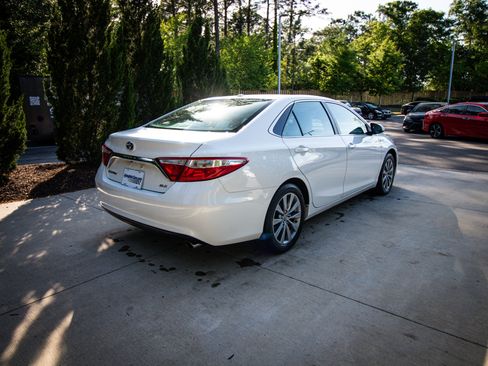 Used 2016 Toyota Camry XLE w/ Moonroof Package image 11