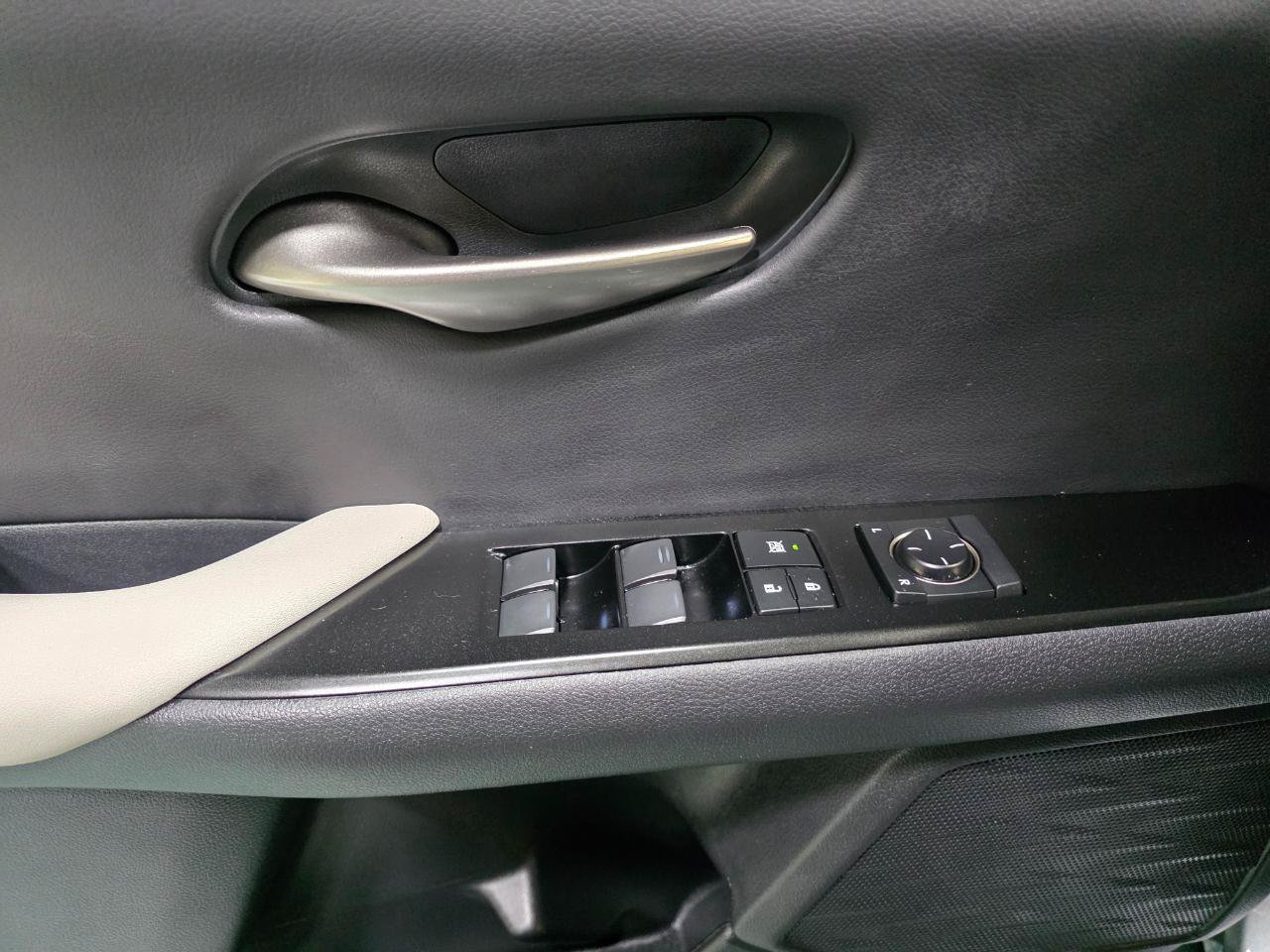 Used 2024 Lexus UX 250h F Sport FWD image 18