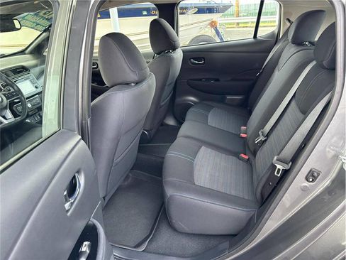 Used 2018 Nissan Leaf SV w/ SV Technology Package image 14