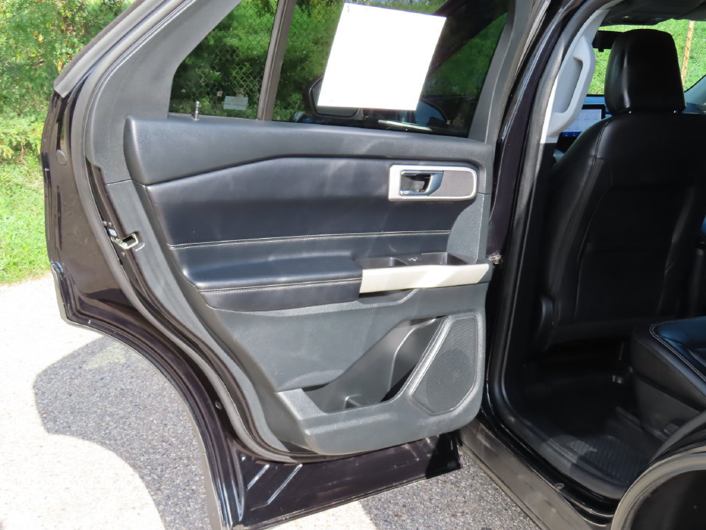 Used 2021 Ford Explorer XLT AWD/4WD image 32