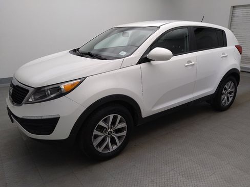 Used 2016 Kia Sportage LX FWD image 2