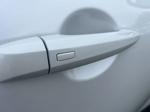 New 2025 Nissan Pathfinder SV image 27