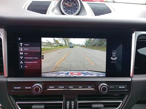 Used 2021 Porsche Macan image 31