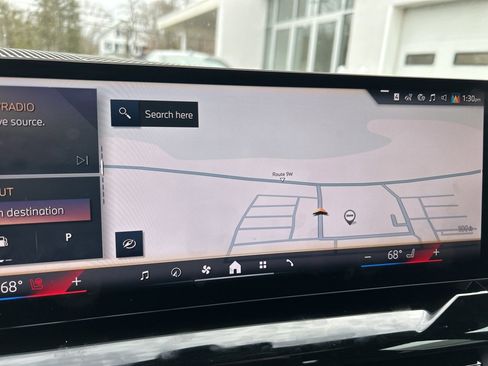 Used 2025 BMW 530i xDrive w/ Premium Package image 11