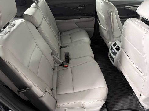 Used 2017 Nissan Titan SL RWD image 44