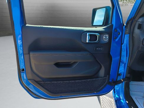 New 2025 Jeep Wrangler Unlimited Sahara AWD/4WD image 12