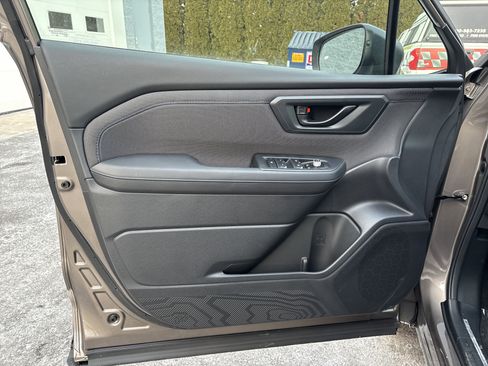 Used 2025 Subaru Forester Premium image 16