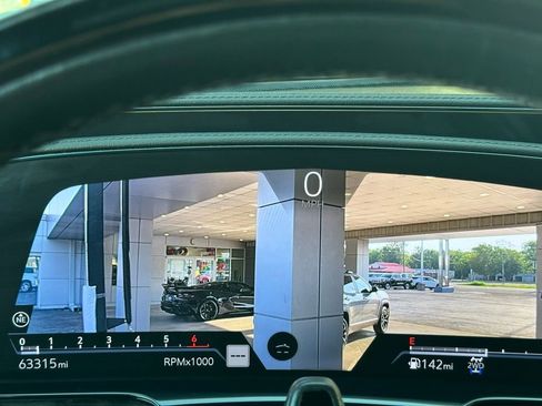 Used 2024 Cadillac Escalade Premium Luxury image 23